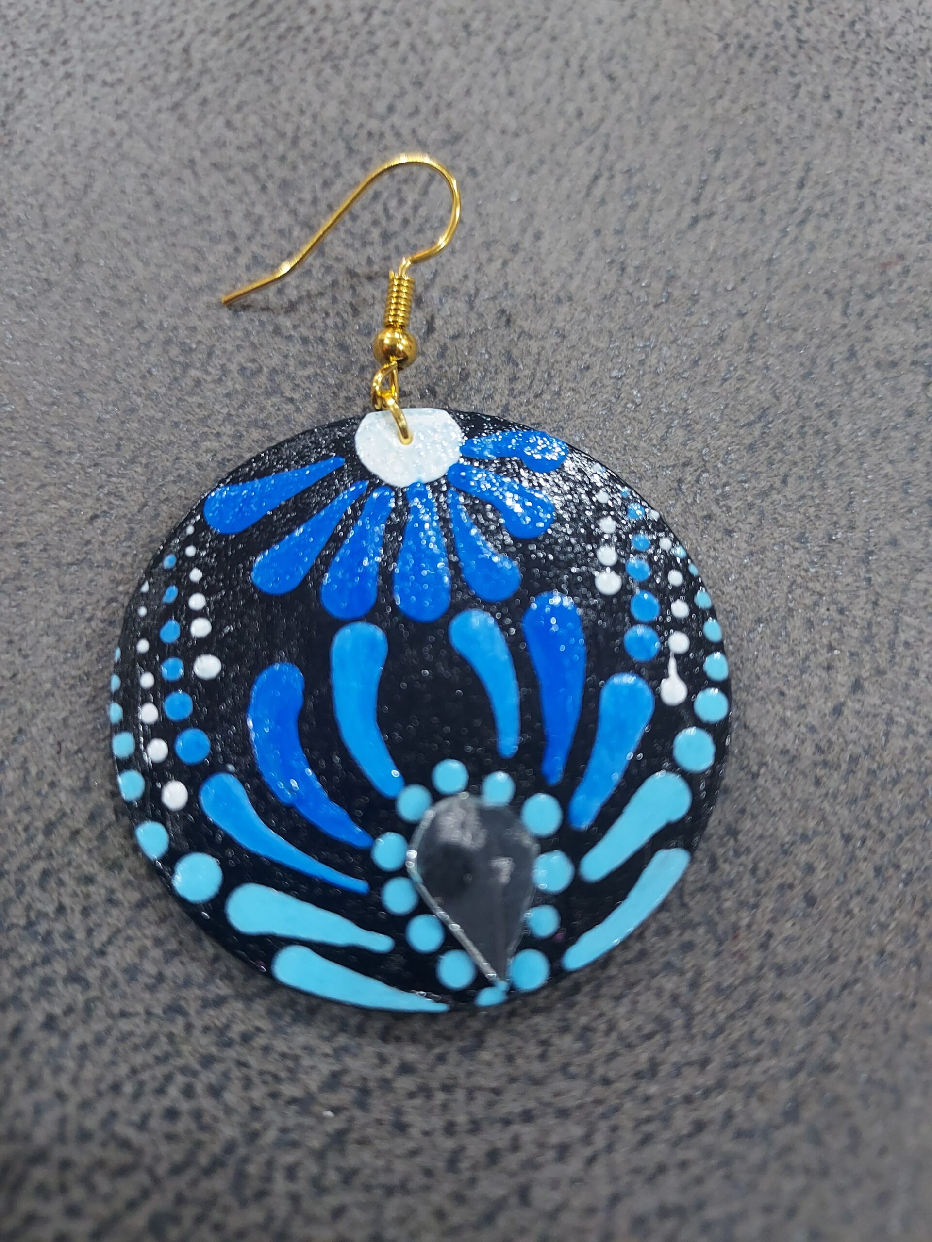 Ear Ring With Latest Pattern in Blue and Black Ear Ring With Latest Pattern in Blue and Black