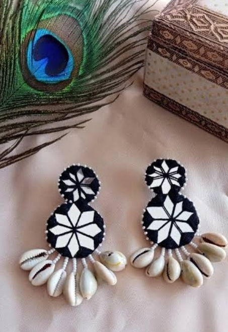 Ear Ring With Mirror Design